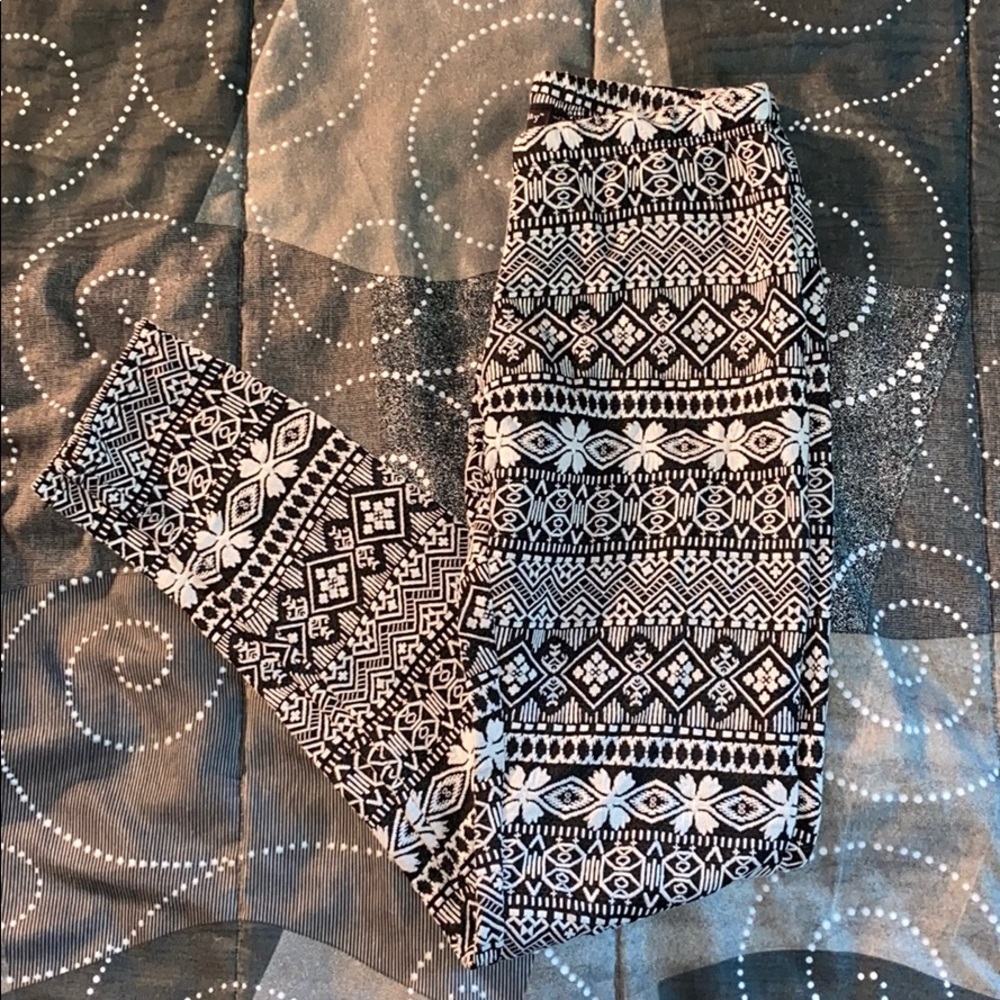 Black and white leggings size small